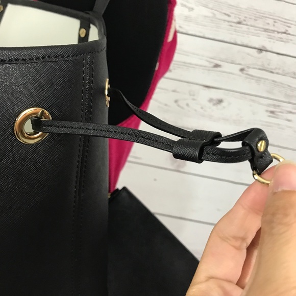 Michael Kors Jet Set Travel Large Drawstring Tote - Picture 6 of 6